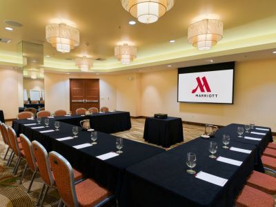 Long Marriott Hotel 3*